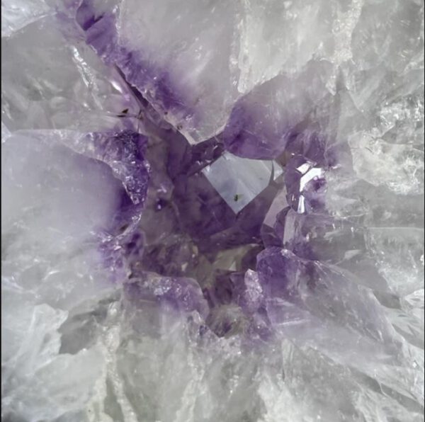 Amethyst kristal slice op standaard