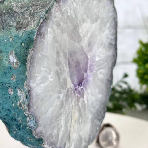 Amethyst kristal slice op standaard