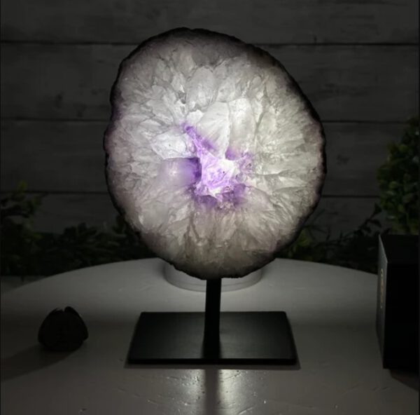 Amethyst kristal slice op standaard