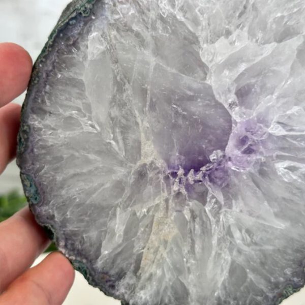 Amethyst kristal slice op standaard